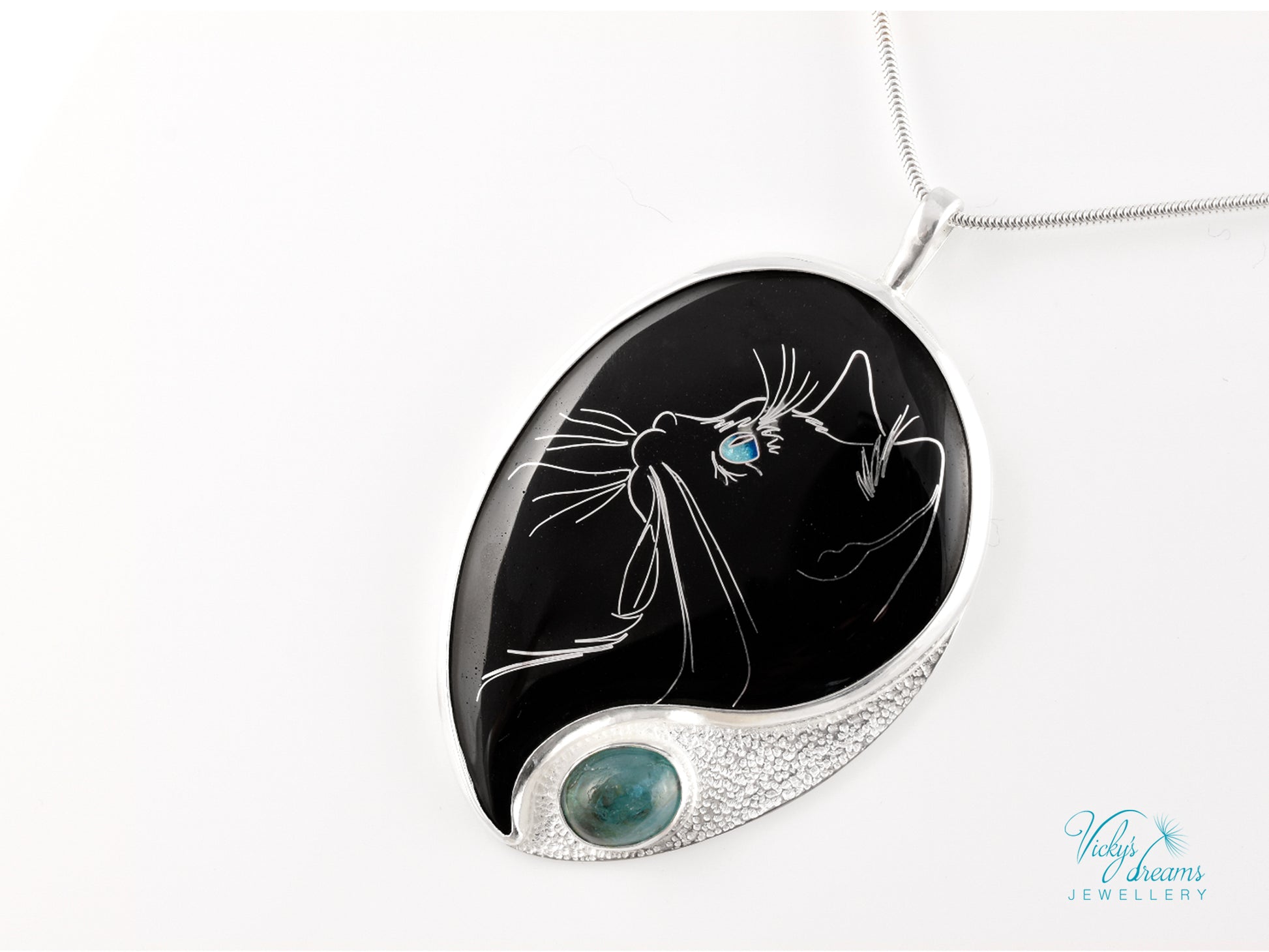 cat pendant, cloisonné enamel, sterling silver, apatite stone