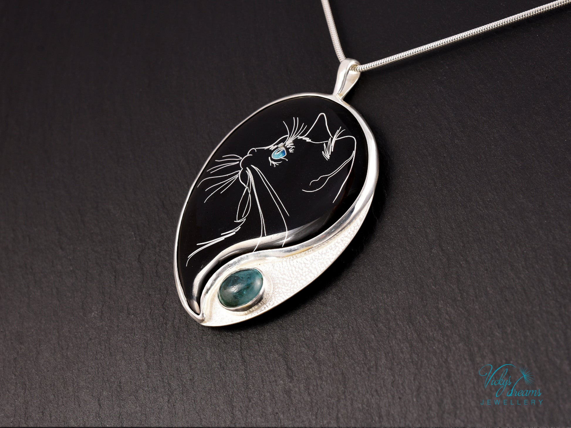 cat pendant, cloisonné enamel, sterling silver, apatite stone