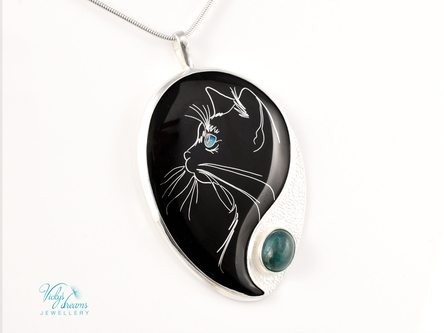 cat pendant, cloisonné enamel, sterling silver, apatite stone