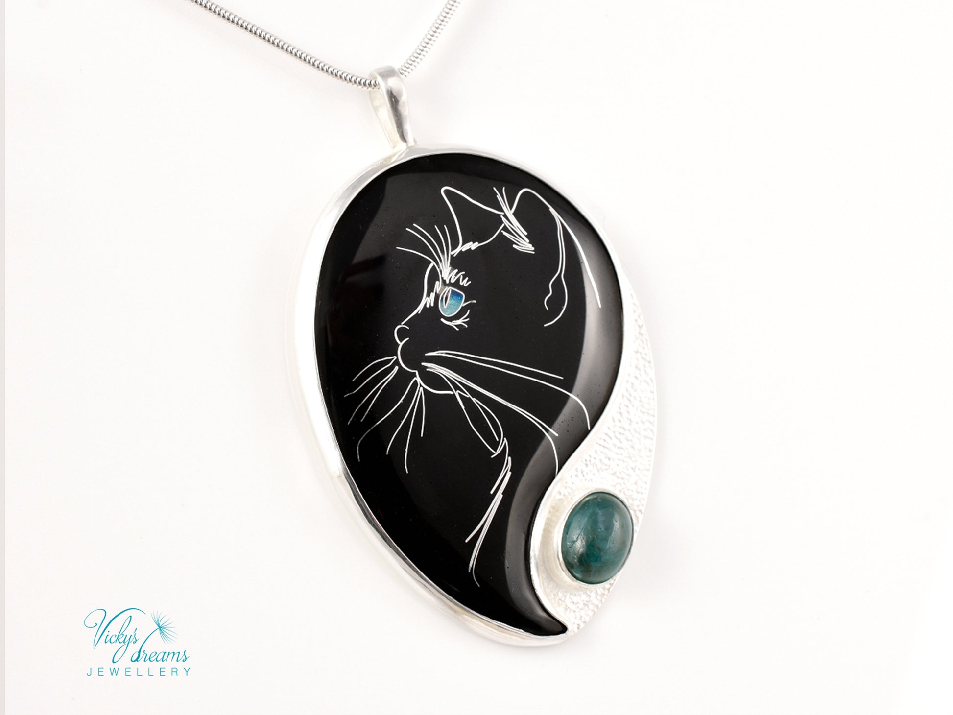 cat pendant, cloisonné enamel, sterling silver, apatite stone