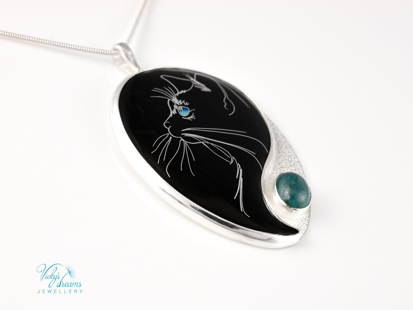 cat pendant, cloisonné enamel, sterling silver, apatite stone