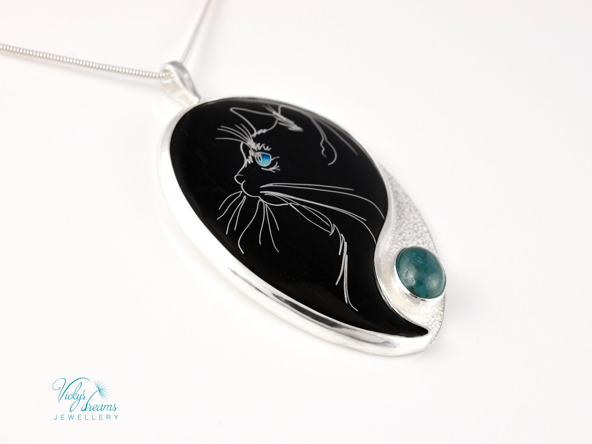 cat pendant, cloisonné enamel, sterling silver, apatite stone