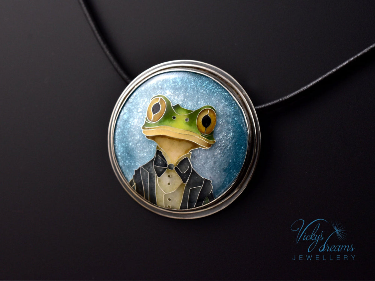 cloisonne enamel frog pendant
