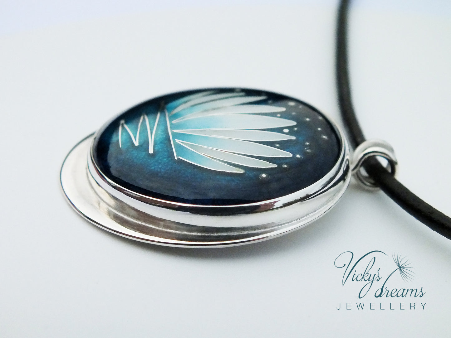 Lotus on the water - Cloisonné enamel necklace