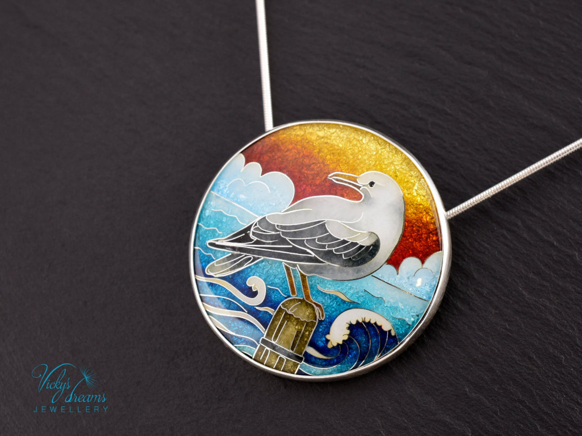 Circular cloisonne silver pendant with a seagull design