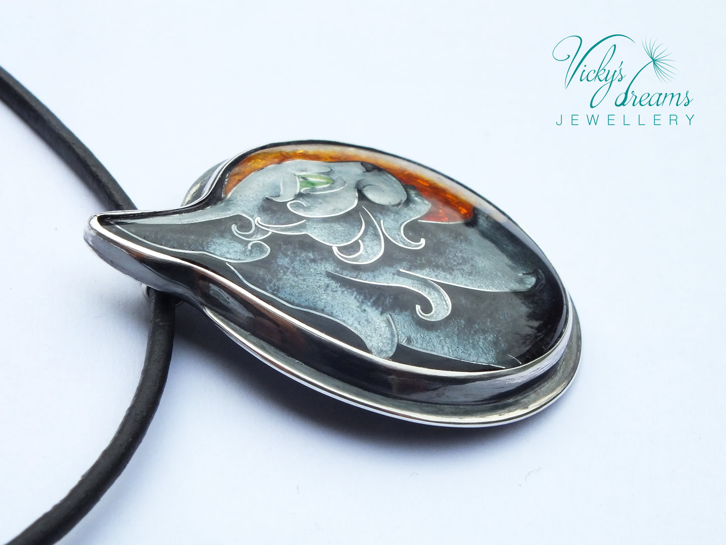 Green eyed cat - Cloisonné enamel necklace