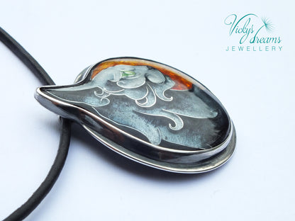 Green eyed cat - Cloisonné enamel necklace