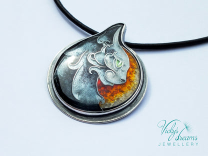 Green eyed cat - Cloisonné enamel necklace