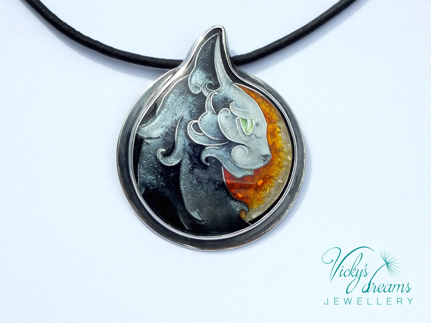 Green eyed cat - Cloisonné enamel necklace