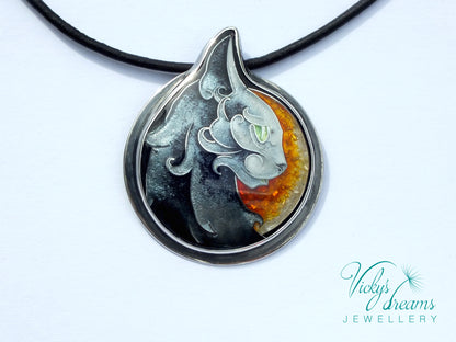 Green eyed cat - Cloisonné enamel necklace