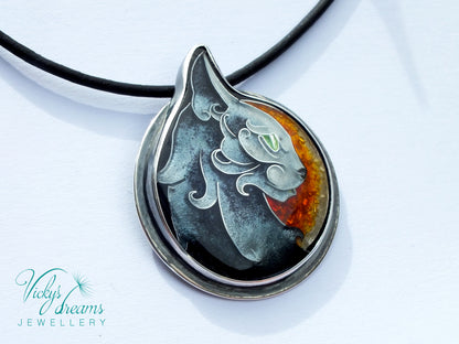 Green eyed cat - Cloisonné enamel necklace